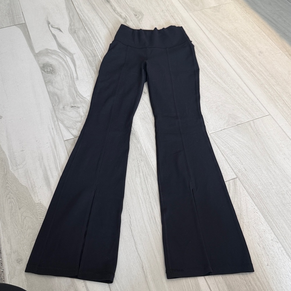Aritzia TNAction Black SplitHem Legging XS